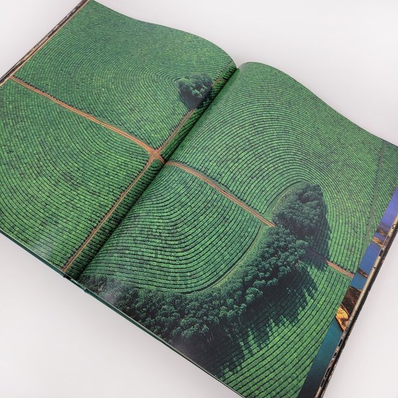 Nature "La Terre Vue du Ciel" by Yann Arthus-Bertrand Coffee Book - Picture 3 of 6